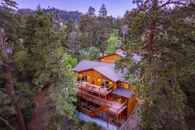 Image de Whispering Aspen. 3 Bedrooms. Bbq. Amazing Mountain Views. Walk to Bear Mtn. Resort & Golf Course.