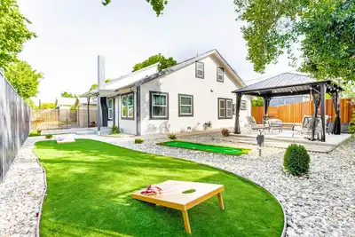 Image de Cozy Home W loft near UCDavis Med Center/ Downtown Sacramento Free parking