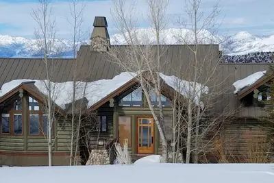 Image de Mammoth Lakes alternative premier housing. Custom Craftsman Home 14miles East