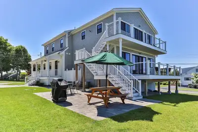 Image de 69 Knott- Pet-Friendly, . 4 mi to Beach, Water View, 2 Floors of Living Space