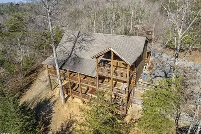 Image de Entire Cabin|Sleeps 12|New Hot Tub|Game Room|Views