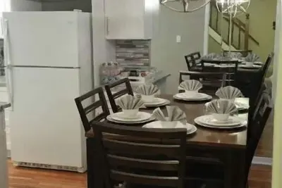Image de Cozy Townhome on a Hill-family-corporate-fenced Backyard-perfect Game