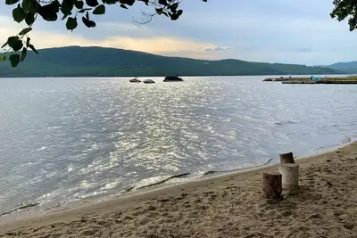 Image de Cozy rustic cottage w/private shared beach on Newfound Lake & easy ski access