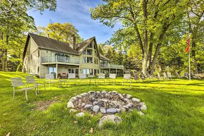 Image de Lakefront Glen Arbor Condo w/ Boat Dock Access!