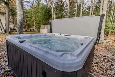 Image de Close to Downtown with Hot Tub