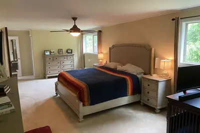 Image de 🏟Craftsman 4 bed, 2. 5 bath House🥇Just 5 min from Hayward Field. 🥈Hot Tub 🥉WiFi