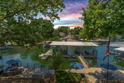 Image de Perfect Location+h2oToys+6 Bdrms+5 Bthrms+3 Fmly Rms+2 Ktchns+Swim Dock+Pets Ok