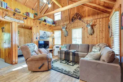 Image de Cozy Wisconsin Getaway w/ Dock & Lake Access!