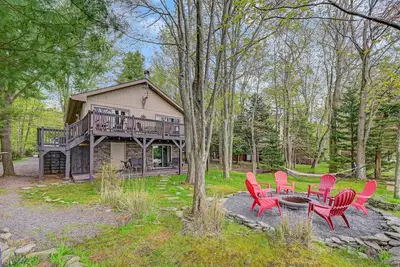 Image de Lakefront, bar, game room, sunsets, pools/beaches, fire pit