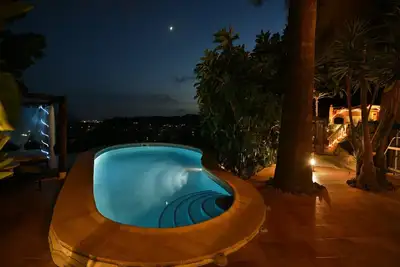 Image de Villa avec piscine sécurisée, superbe vue mer, proche mer, wifi, cuisine d'été, clim