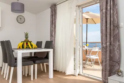 Image de Appartement d'une chambre avec la terrasse et la vue sur le mer Kastel Stari, Kastela (A-19740-a)