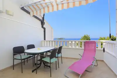 Image de Appartement de deux chambres avec la terrasse et la vue sur le mer Rogoznica (A-19786-a)