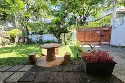 Image de [Rare Opportunity] 4br Guest House w\/ parking Near the Mall