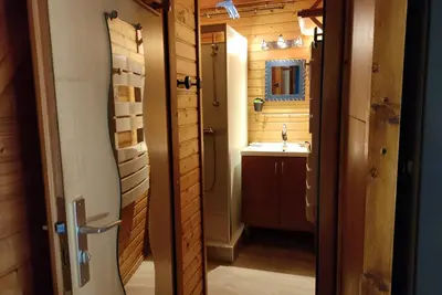 Image de chalet T3 dans parc de loisirs au calme avec piscines