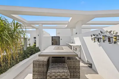 Image de Opulent Penthouse | Pvt Rooftop | Pool & Views