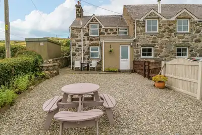 Image de Moonlight Cottage, pet friendly, with a garden in Sarn Meyllteyrn