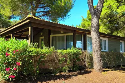 Superbe chalet, piscine et parking chauffé à 5 minutes des activités du port