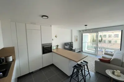 Image de Cannes, appartement avec parking + terrasse, 10 min à pied de la plage