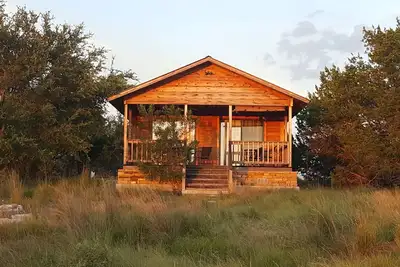 Image de Beautiful Cabin on Texas Hill Country Olive Orchard. Dog-friendly.