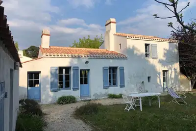 Image de Maison spacieuse 4 pièces, 6 couchages avec jardin privé - 500m des plages - Internet inclus