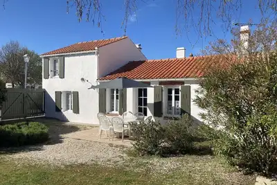 Image de Maison charmante 6 pers, jardin clos, Tv et Wifi, proche commerces et plage, petit chien accepté.