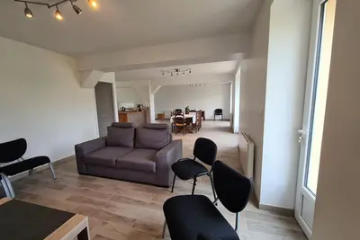 Image de Maison calme avec jardin et terrasse, proche Châteauroux, 3 chambres, 3 salles de bain, parking inclus