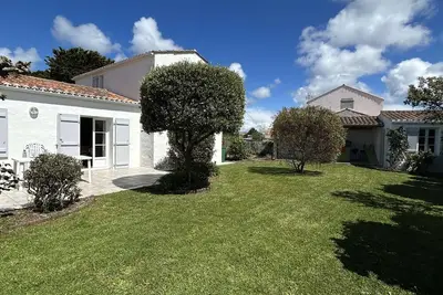Image de Maison 5 pièces avec jardin clos, terrasse, à proximité de la plage et du centre, 8 couchages