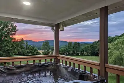 Image de Lovely Farmhouse, May and Early June Magic, Fireflies from your Private Deck