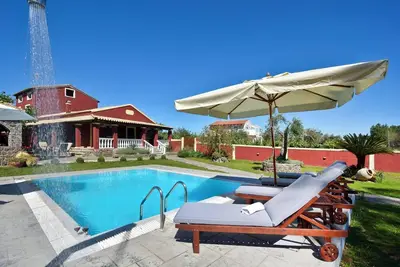 Image de Villa \"Pavlos Sofia Chalikounas\", avec vue sur mer, jardin, terrasse et Wi-Fi.