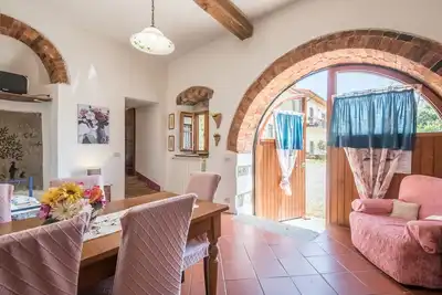 Image de Appartement de vacances 'Trilocale Carlotta' avec piscine, jardin et Wi-Fi.