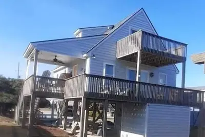 Image de House 1 Minute Walk to Ocean, Sound & Ocean Views, Pet Friendly, Linens Included