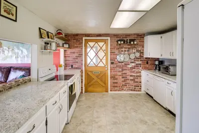 Image de Pet-Friendly Home w/ Yard & Mountain Views!