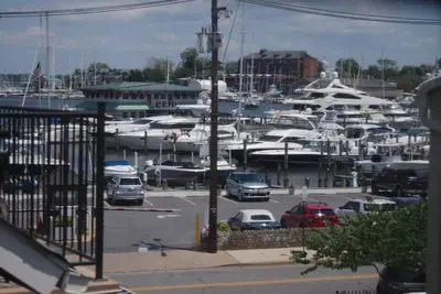 Image de Cozy 2 Br home with parking and views of the Annapolis Harbor - Walk to everything!