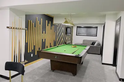 Image de Designer suite with a Pool Table/Xbox/Arcade/Jumbo Jenga