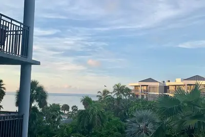 Image de Magical Sunrises on the Atlantic, Upgraded Condo & 10 minutes to Downtown.