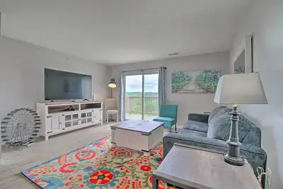 Image de Bright Branson Vacation Rental w/ Balcony & Views!