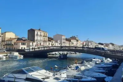 Image de Atypical apartment - central location in a port