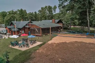 Image de Four Bedroom Home on Catfish Lake w/ Tons of Amenities!