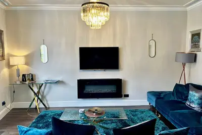 The Mews Boutique Apartments - 5* Luxury Family Apartments, 5 min from the Lake.