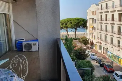 Image de appartement au centre de Juan les pins à 3 minutes à pied de la plage