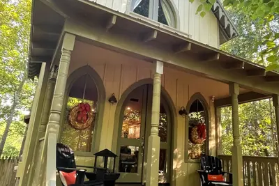 Image de The Rosé Retreat - Perfect for a romantic getaway or trip with friends!