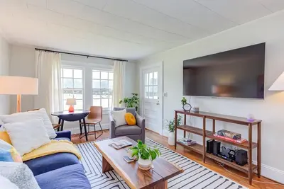 Image de Stunningly designed parkview from front porch