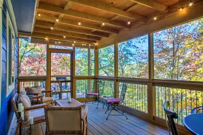 Image de Serenity Escape by Carolina Mornings | Hot Tub, Fire Pit🔥 +Biltmore Pass