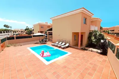 Wonderful Villa with Pool 150 m from the sea