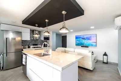 Image de 5* Luxurious 2b/2b/2t condo in front of famous Parque de Sabaneta