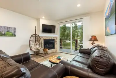 Image de Brand New Luxury Condo/Stunning Mountain Views/Shared Hot Tub/Shuttle to Lifts