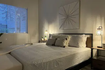Image de New Modern Townhome Downtown Coeur d'Alene minutes to waterfront restaurant shop