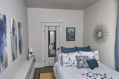 Image de Seattle Fremont Neighborhood Apartment: \"Walk To The Center Of The Universe\"