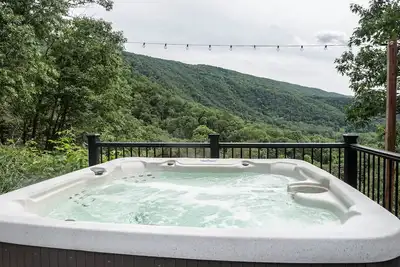 Image de Luxury mountain cabin W/ hot tub & majestic views