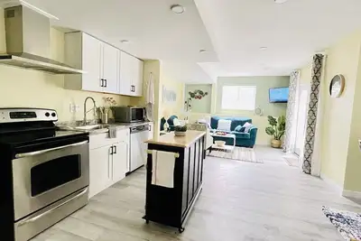 Image de Cheerfull 2 bedroom Basement Apartment